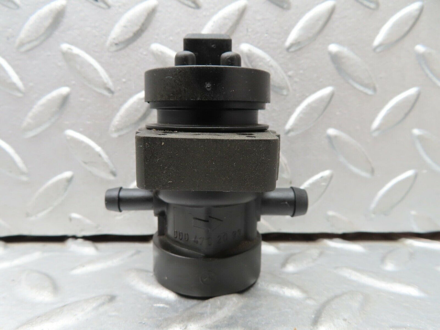 19447 Mercedes-Benz C140 CL420 Coupe Vacuum Valve 0004702093