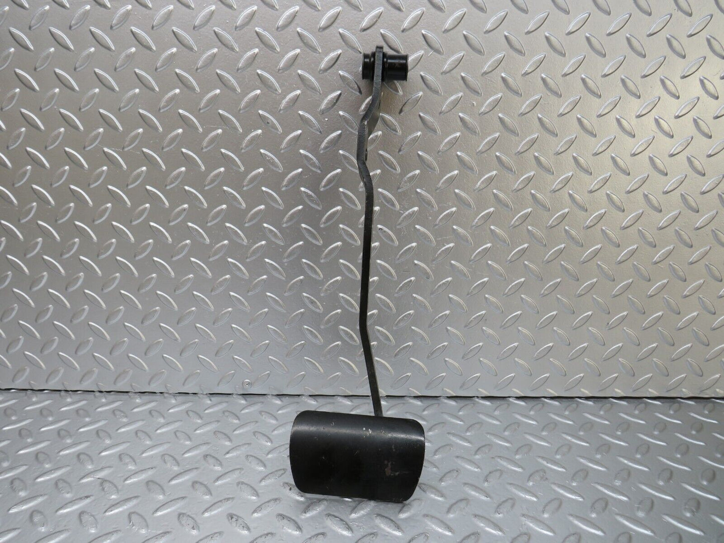 25509 Mercedes-Benz W123 200 Brake Pedal