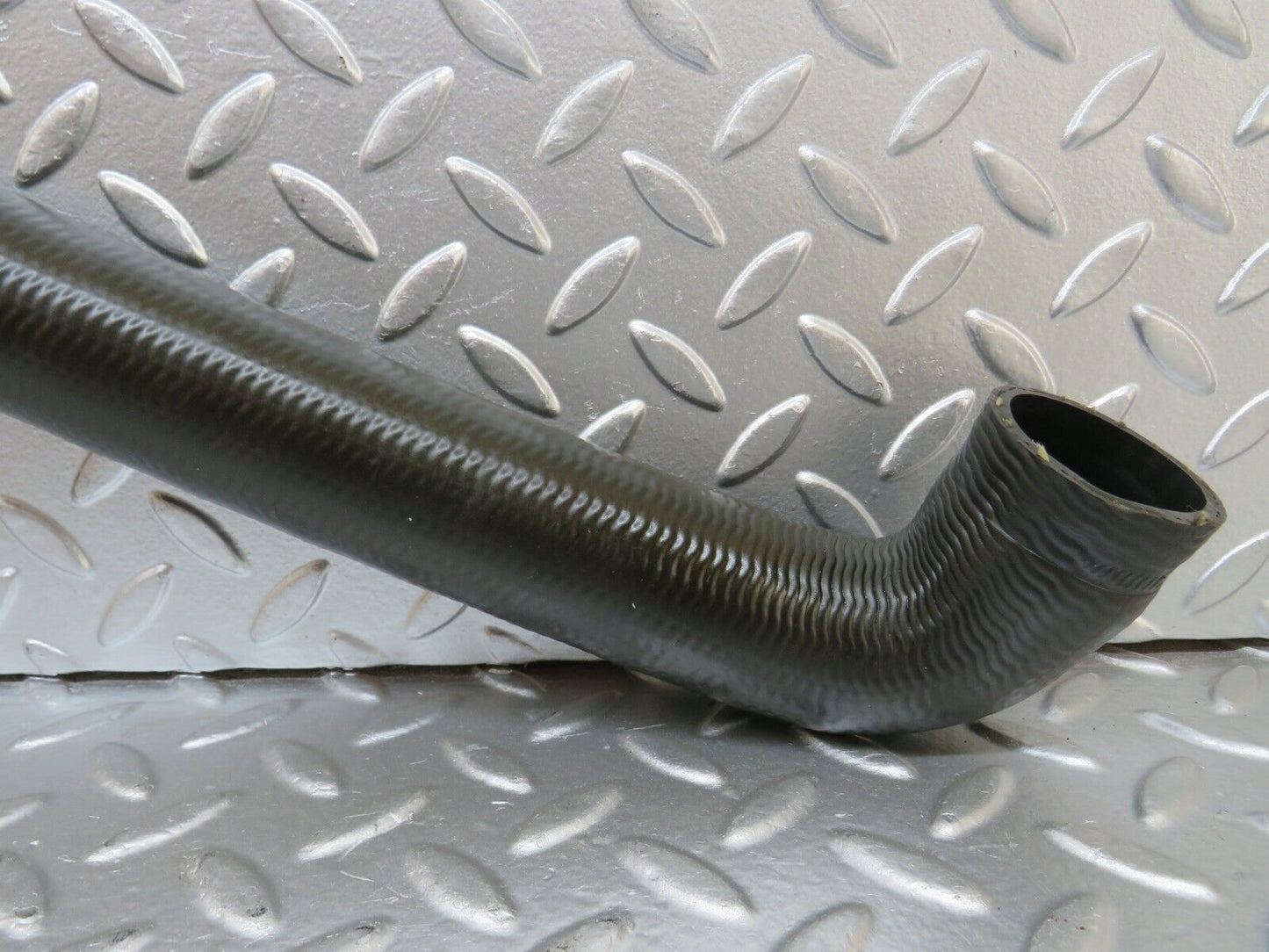 24853 Mercedes-Benz W140 S320 Radiator Hose Pipe 1405014182