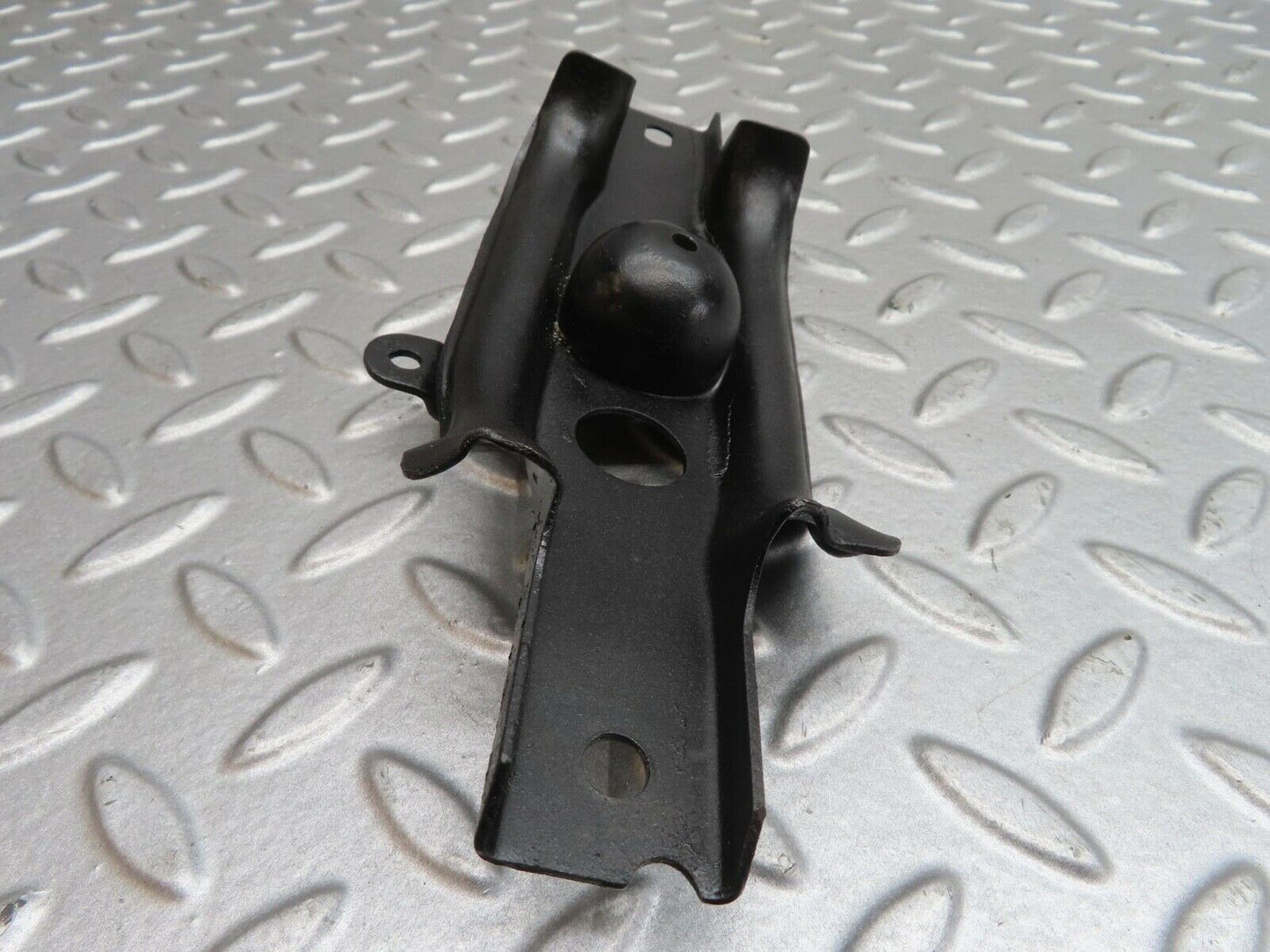 13881 Mercedes-Benz C107 280SLC Cardan Shaft Drive Shaft Bracket