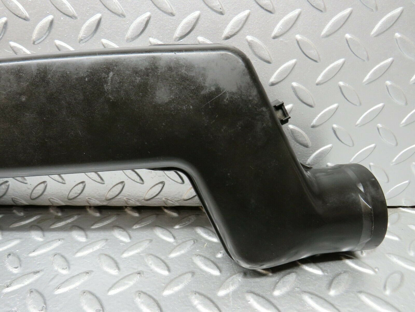 24268 Mercedes-Benz S124 220TE Wagon Air Intake Pipe 1111400012