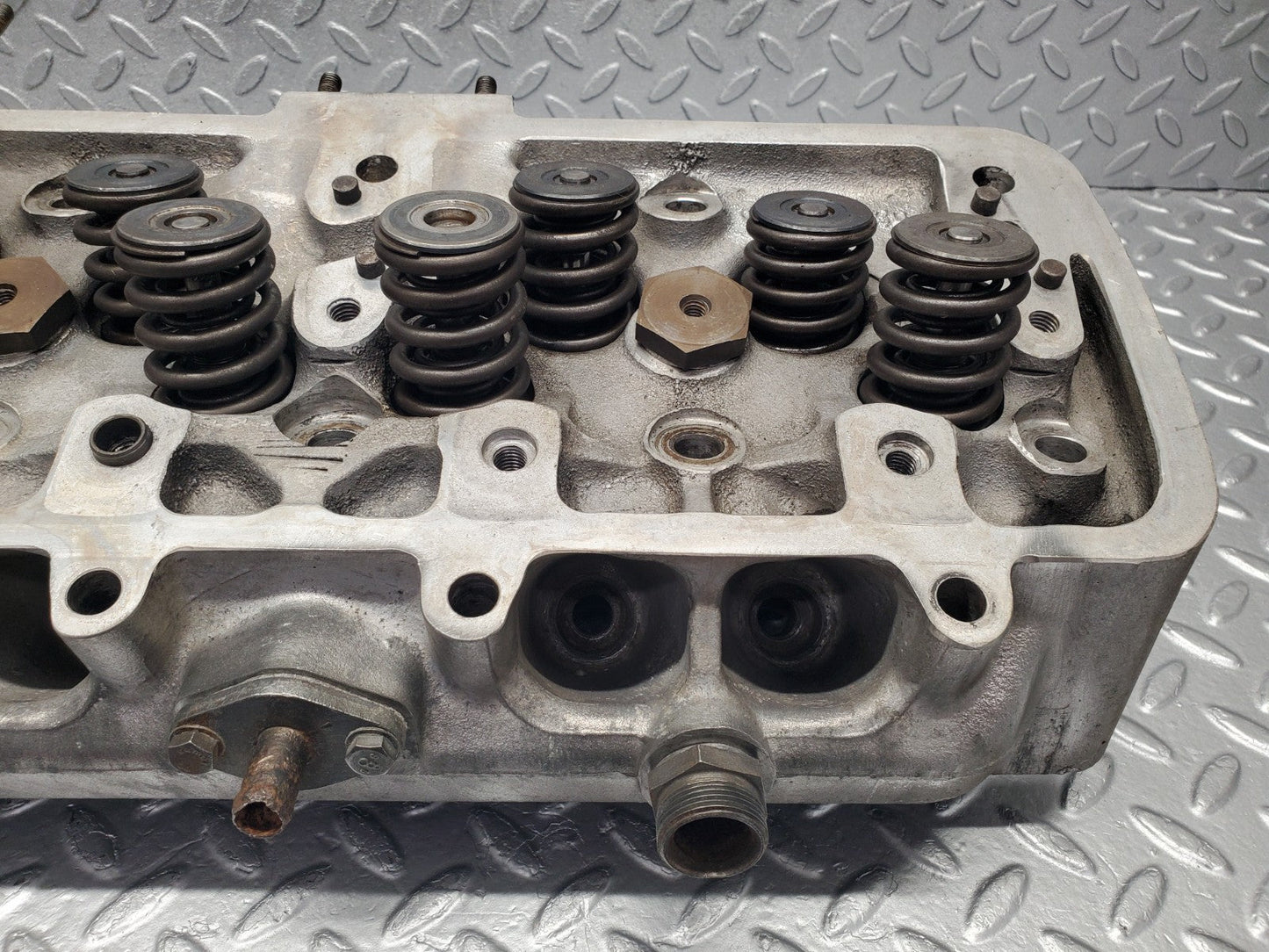 W112 cylinder head used OEM
