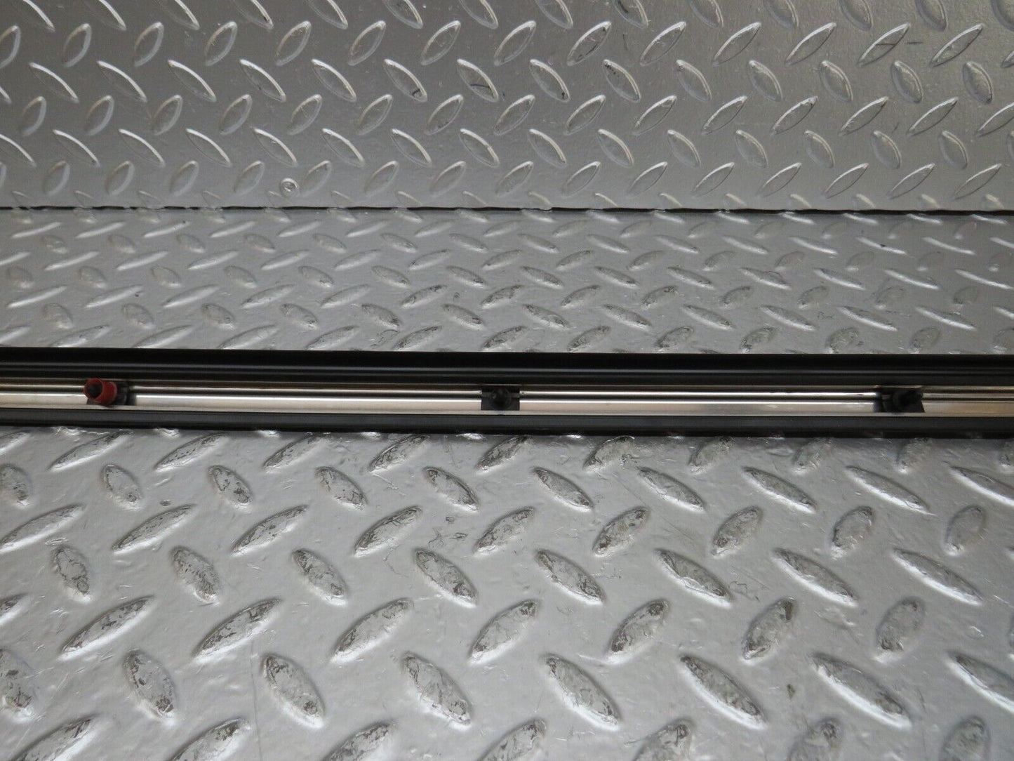 26080 Mercedes-Benz W116 450SE Front Left Door Centre Moulding Trim