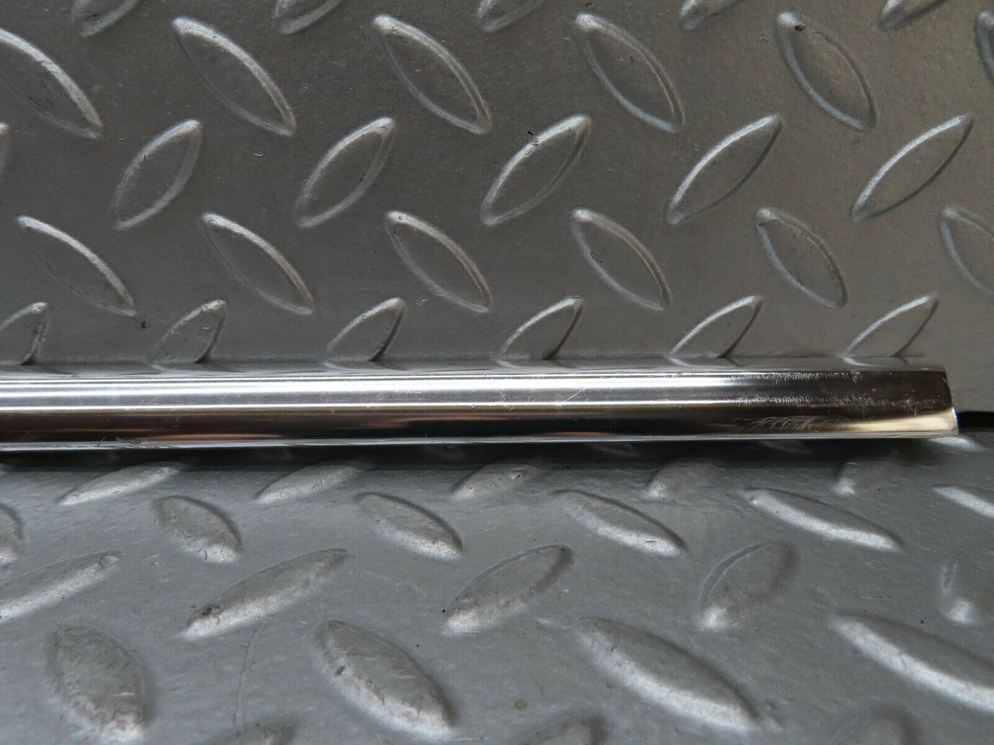 19124 Mercedes-Benz W123 300D Rear Right Door Chrome Moulding Trim