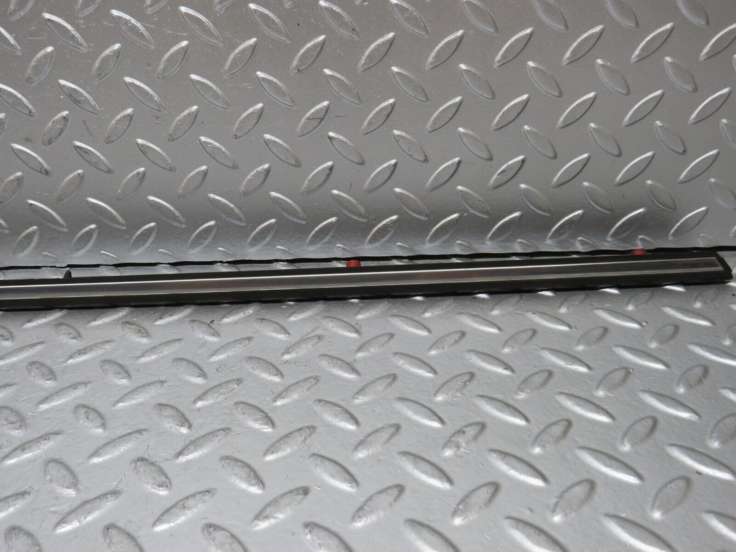 27960 Mercedes-Benz W123 280E Front Left Fender Wing Centre Moulding Trim