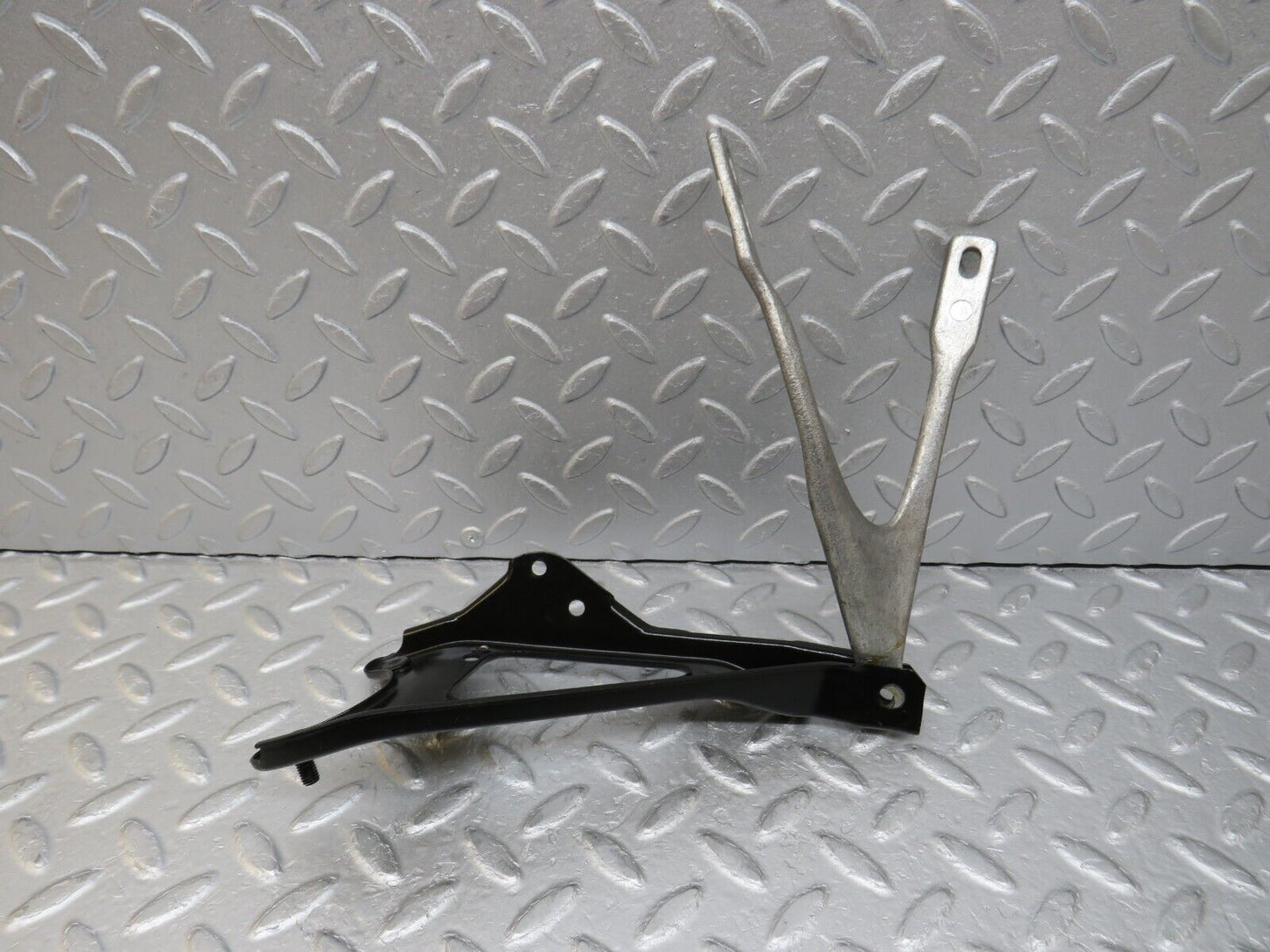 36543 Mercedes-Benz W201 190E 2.0L Steering Column Bracket