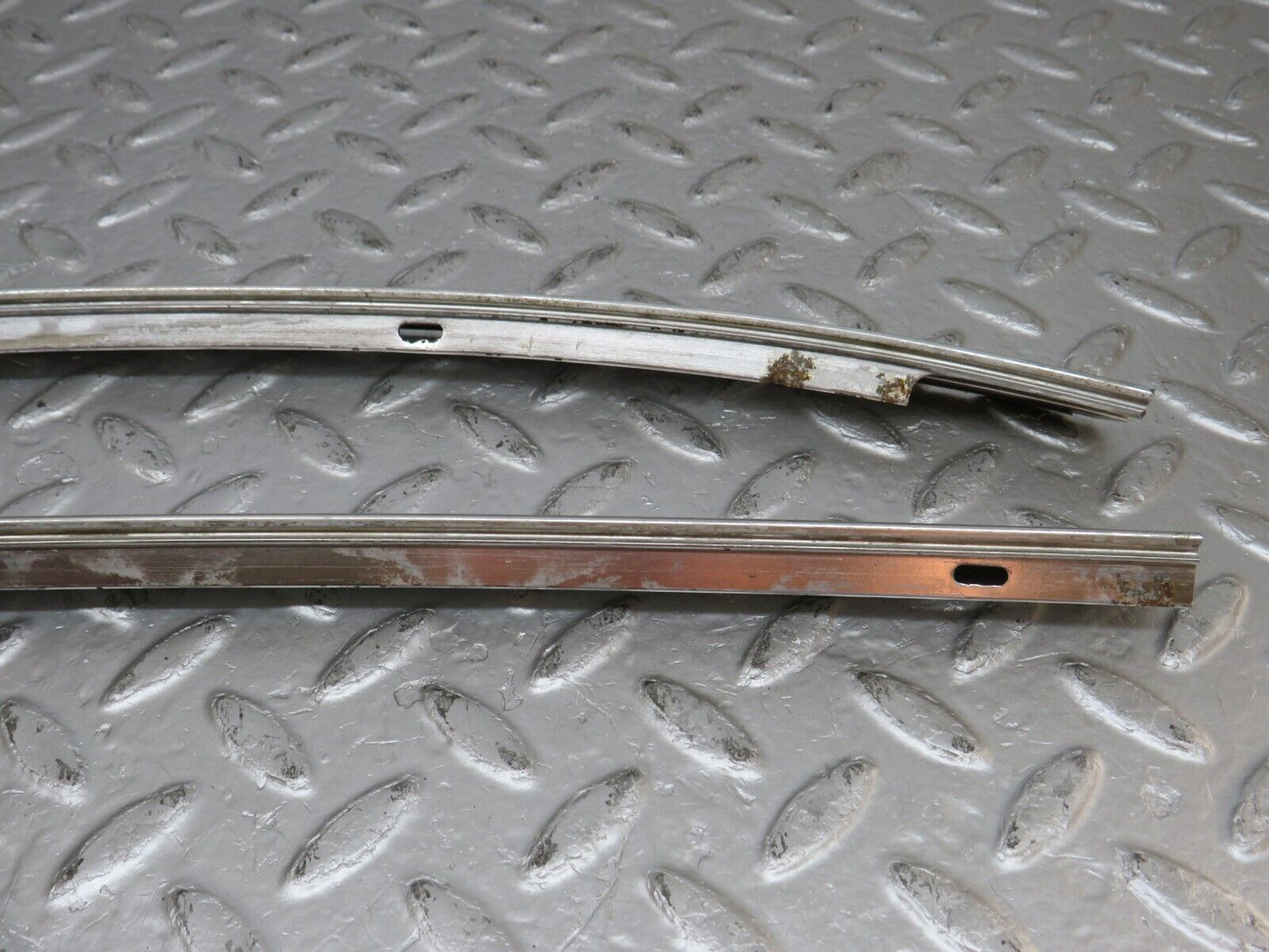 34470 Mercedes-Benz C126 380SEC Coupe Front Windscreen Upper Frame Trim
