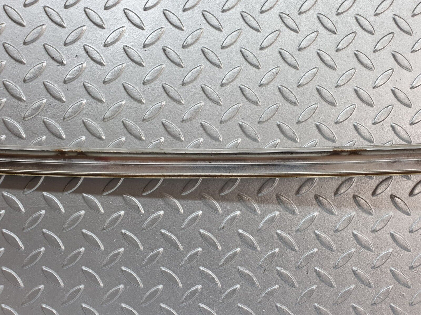 43054 Mercedes-Benz R107 Hardtop Windscreen Chrome Frame