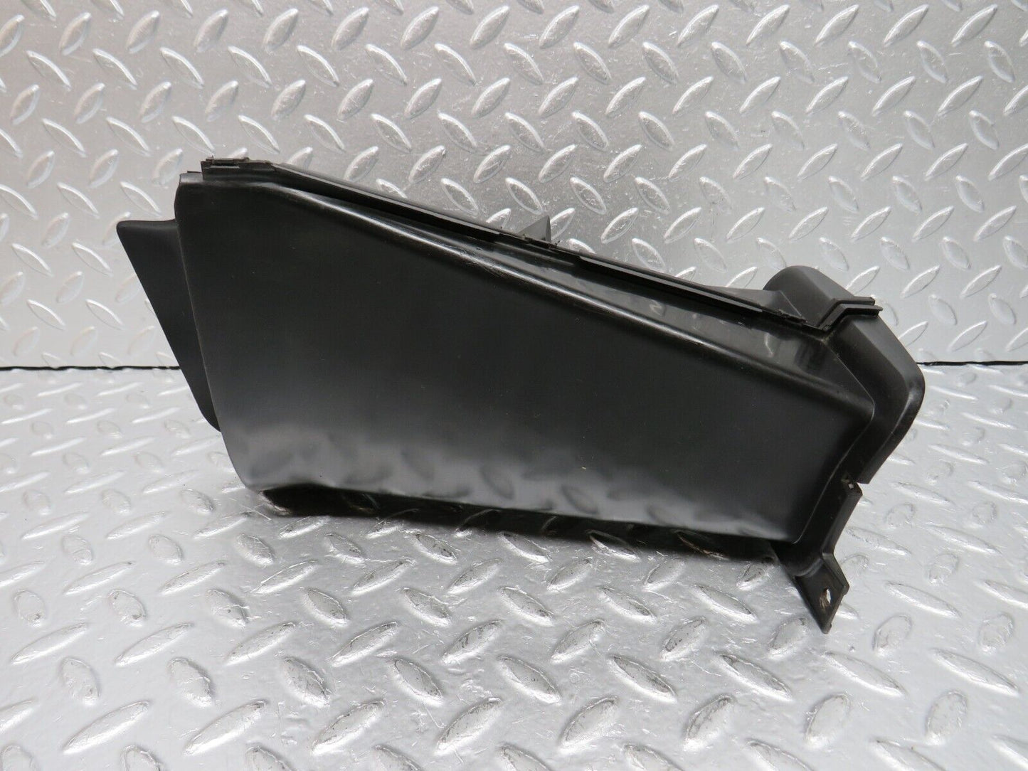 33244 Mercedes-Benz W202 C180 Front Right Brake Cooler Duct 2028890236