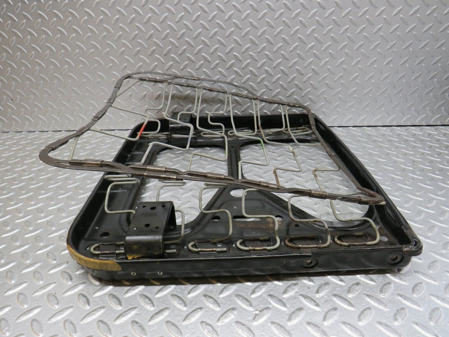 37155 Mercedes-Benz C126 420SEC Coupe Front Left Passenger Seat Base