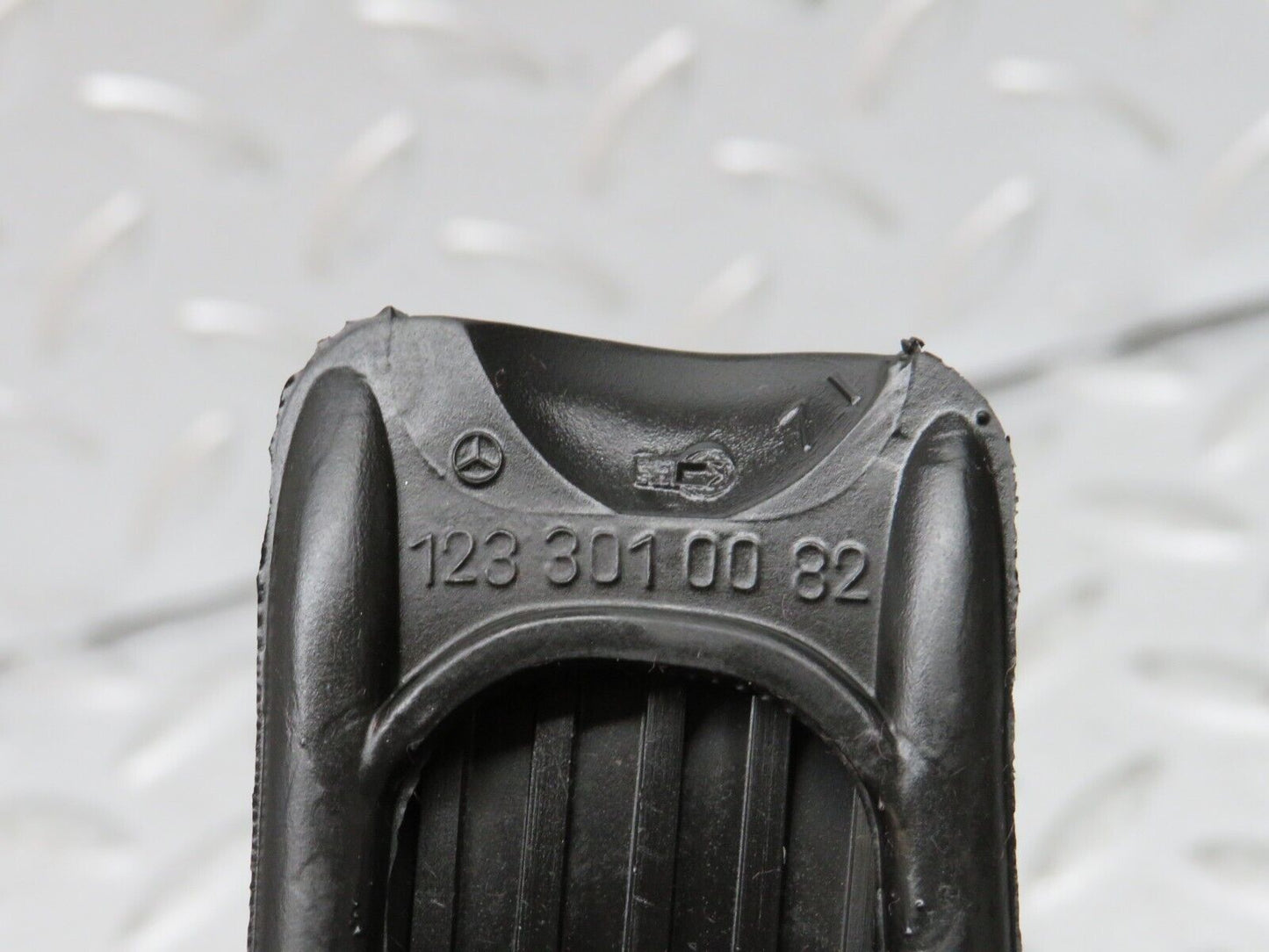27605 Mercedes-Benz S124 300TE Wagon Accelerator Pedal With Rubber 1233010082