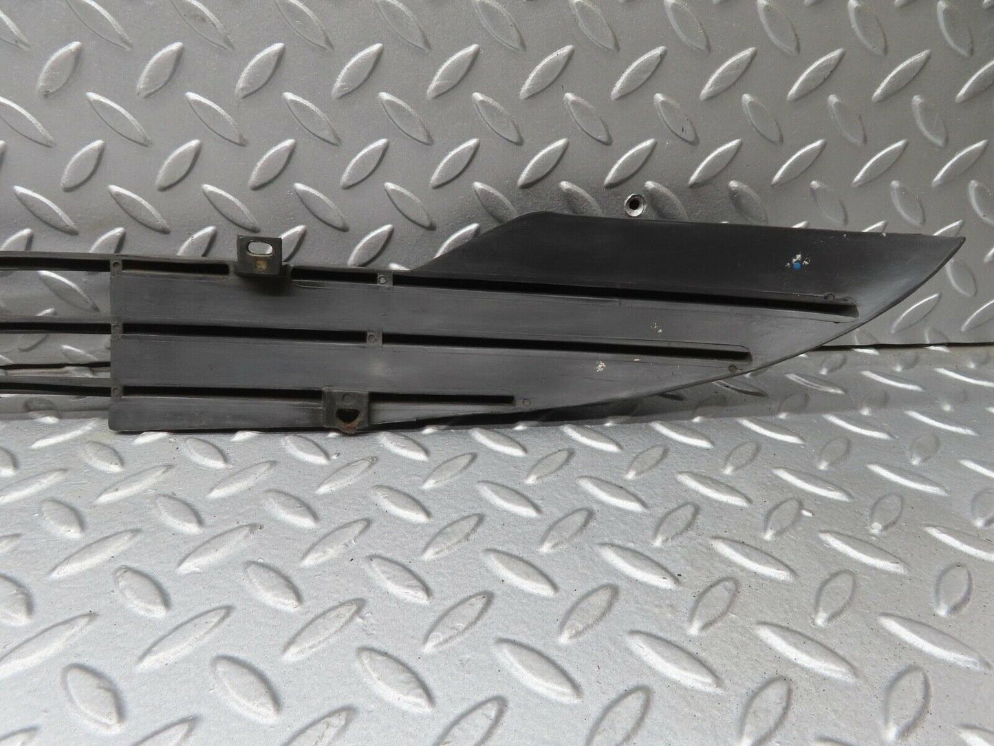 13904 Mercedes-Benz C107 280SLC Front Bumper Lower Grill