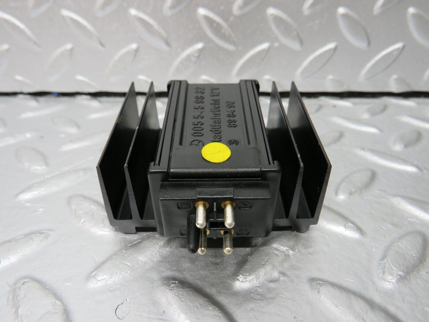 34061 Mercedes-Benz W124 260E ECU Relay 0055459832
