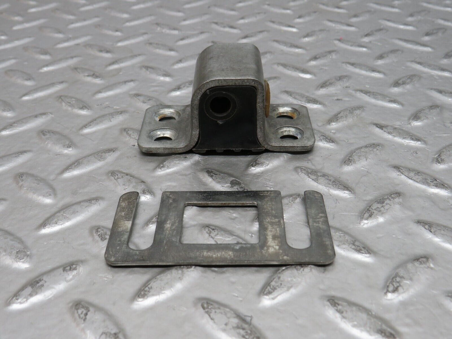 27946 Mercedes-Benz W123 280E Door Lock Latch Left Side