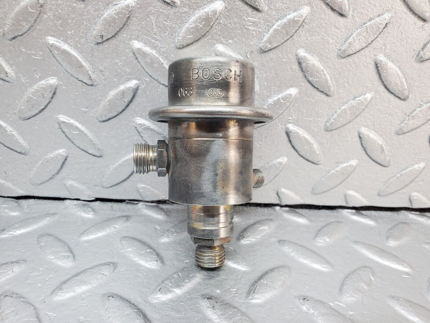45064 Mercedes-Benz R129 300SL Coupe Fuel Pressure Regulator Bosch 0438161001