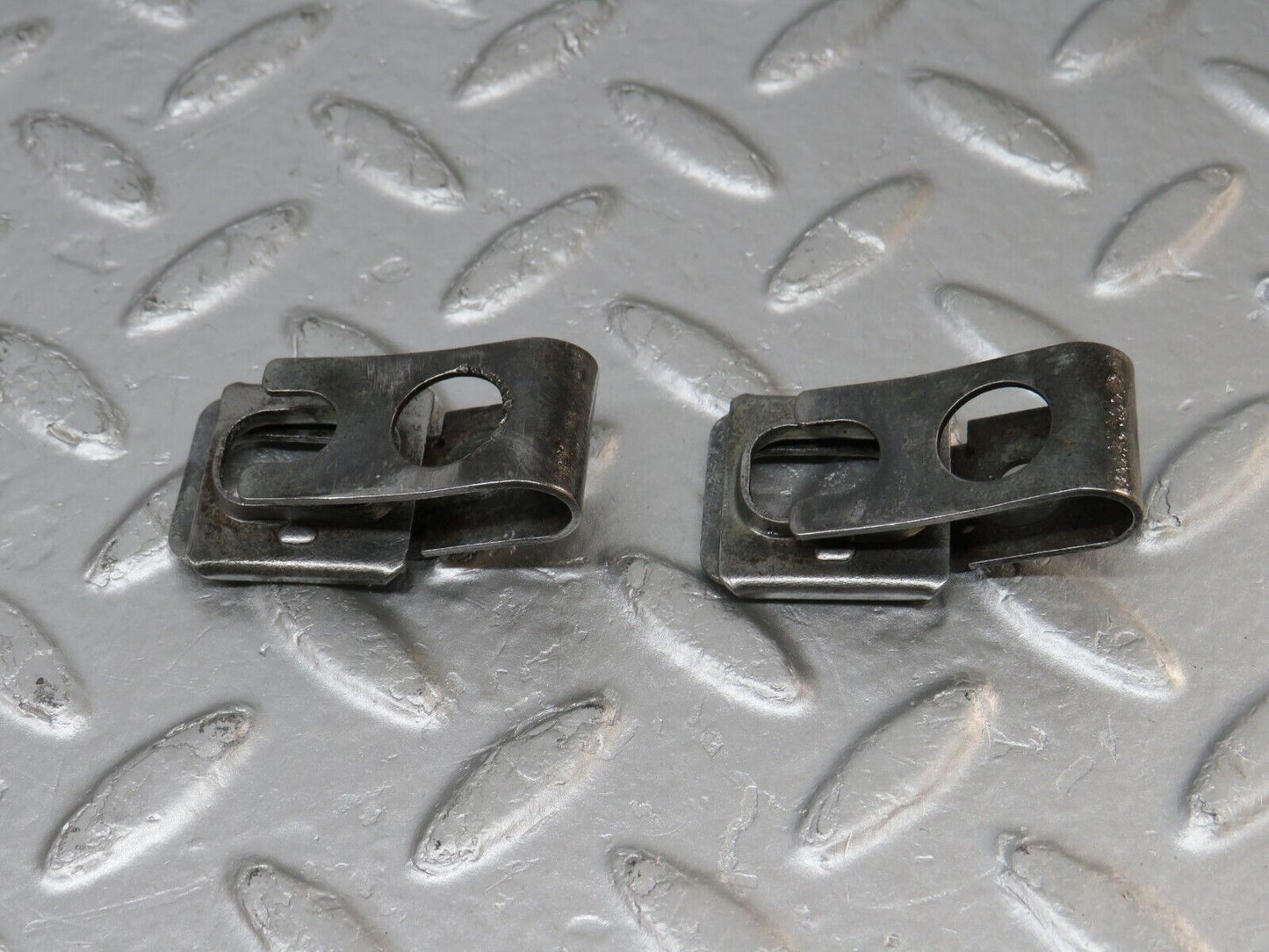 34481 Mercedes-Benz C126 380SEC Coupe Fuel Injector Bracket
