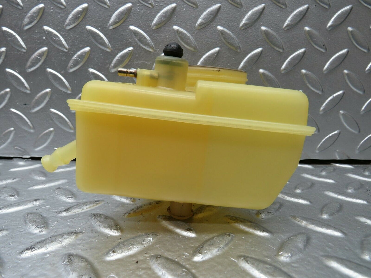 23064 Mercedes-Benz C123 230CE Coupe Brake Fluid Reservoir Tank Without Cap