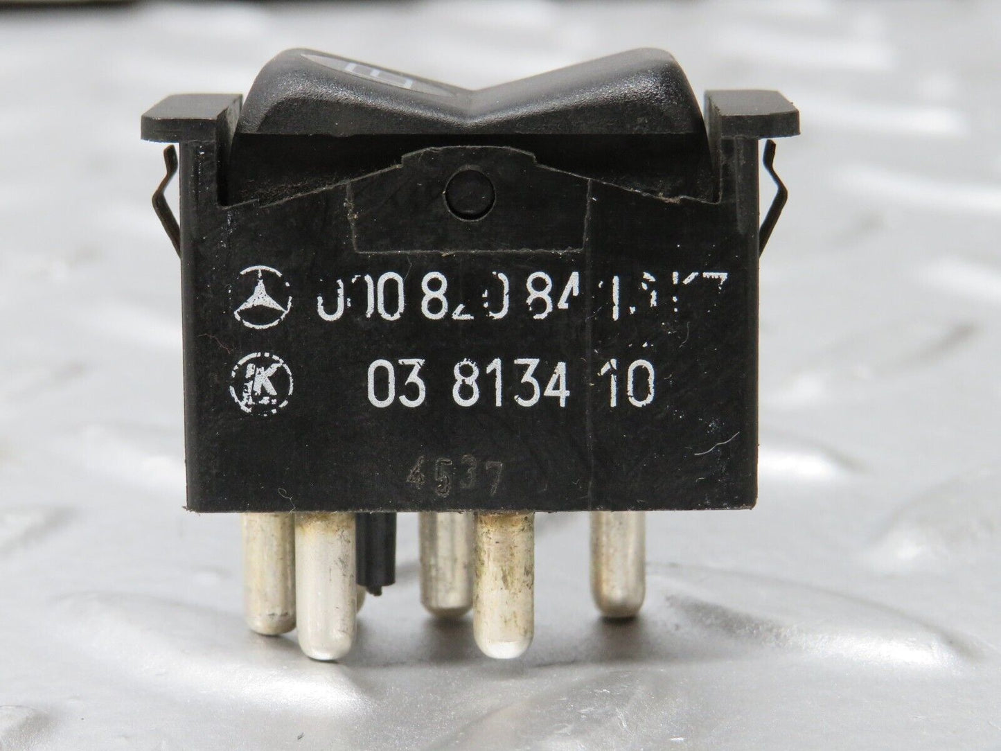 32209 Mercedes-Benz W123 230E Rear Right Electric Window Switch 0008208410