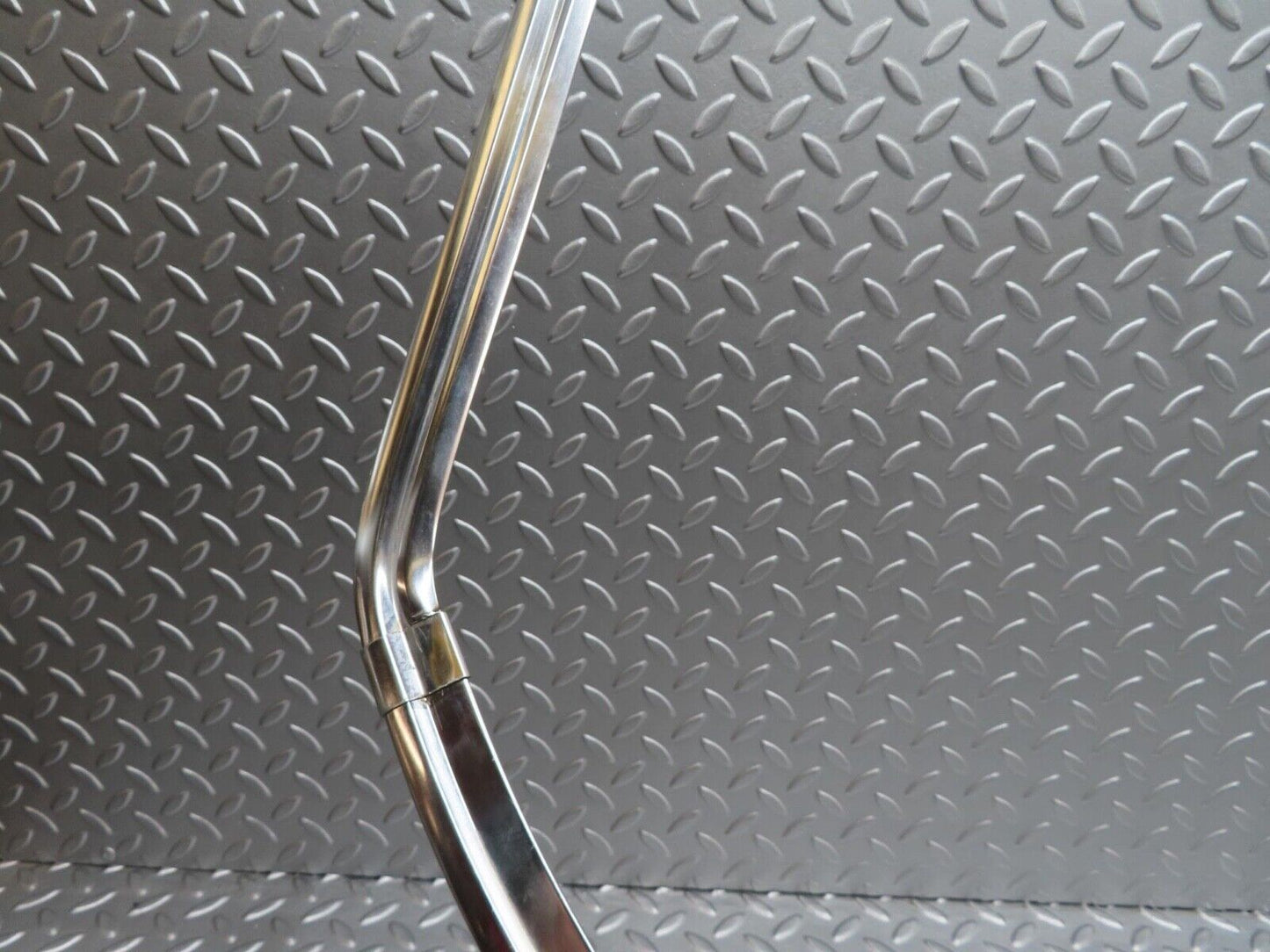 14092 Mercedes-Benz C107 280SLC Rear Windscreen Chrome Frame