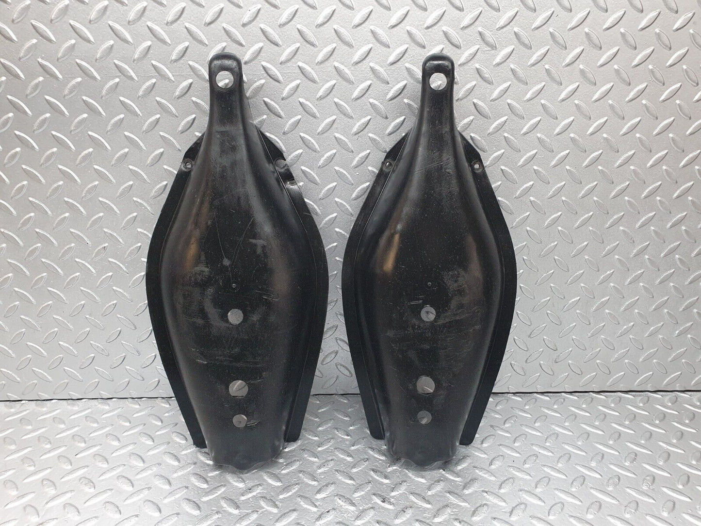 42747 Mercedes-Benz W201 190 2.0L Rear Control Arm Cover 2x 1243520088