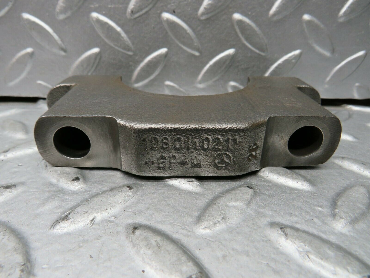 22113 Mercedes-Benz S123 280TE Crankshaft Bearing Holder Block 1080110211