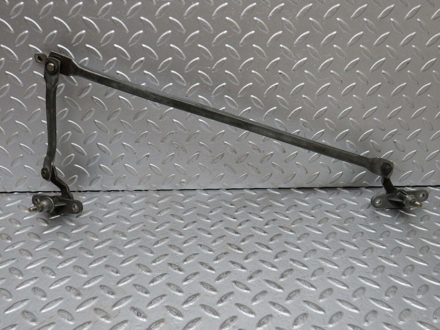 28074 Mercedes-Benz W123 280E Windscreen Wiper Linkage