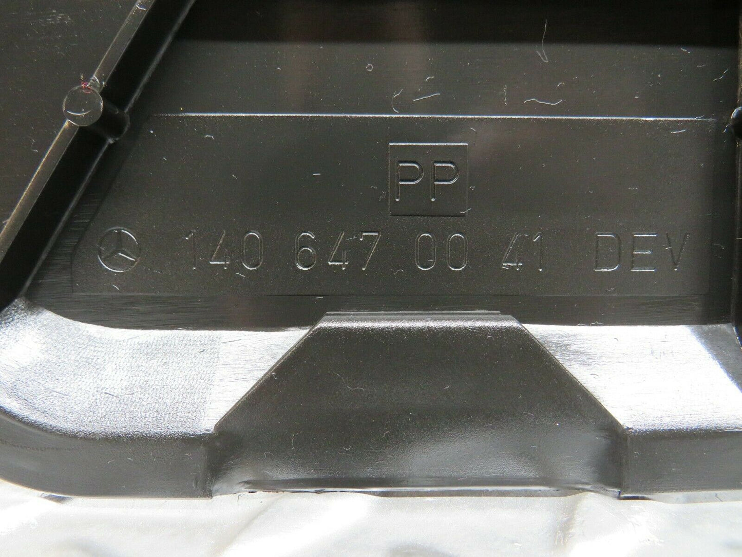 24598 Mercedes-Benz W140 S320 Trunk Boot Lid Cover 1406470041