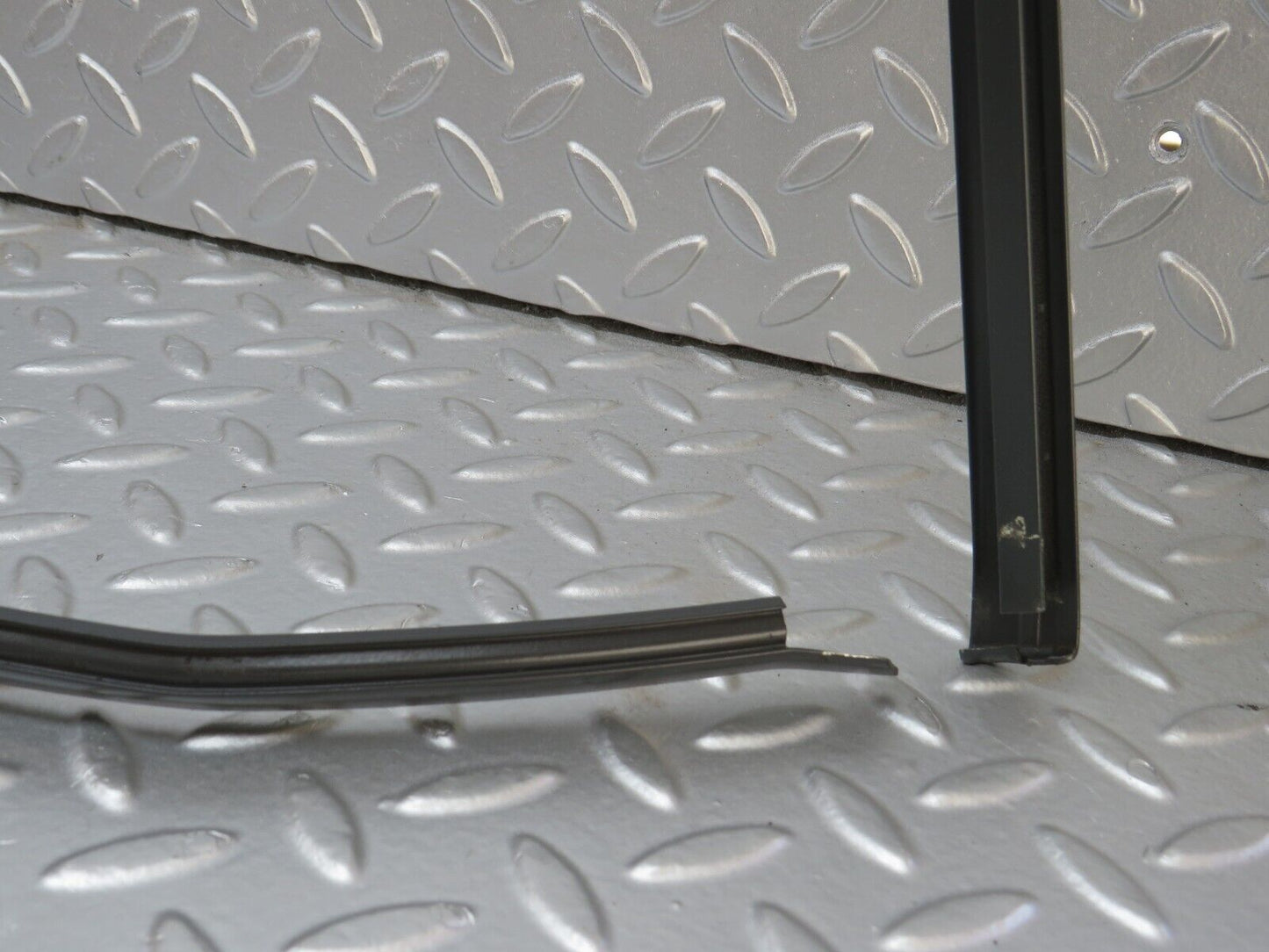 33813 Mercedes-Benz W201 190E Rear Windscreen Frame