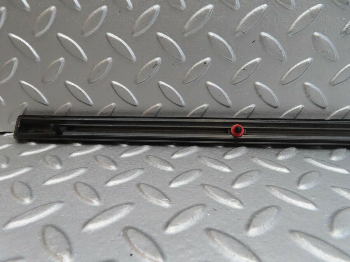 13448 Mercedes-Benz W123 200 Front Left Door Centre Moulding Trim