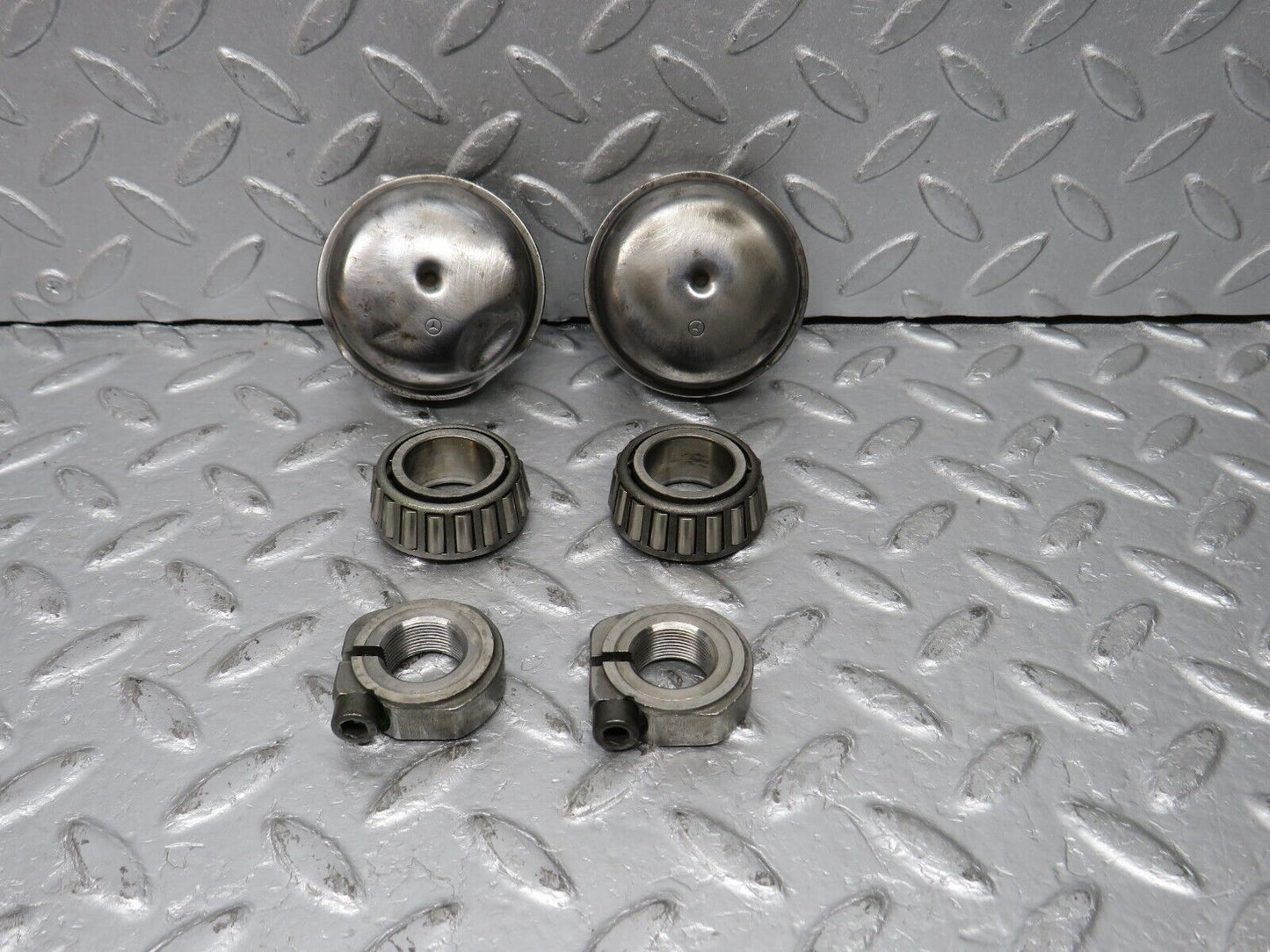 38480 Mercedes-Benz R129 280SL Coupe Wheel Hub Locking Cap With Bearing