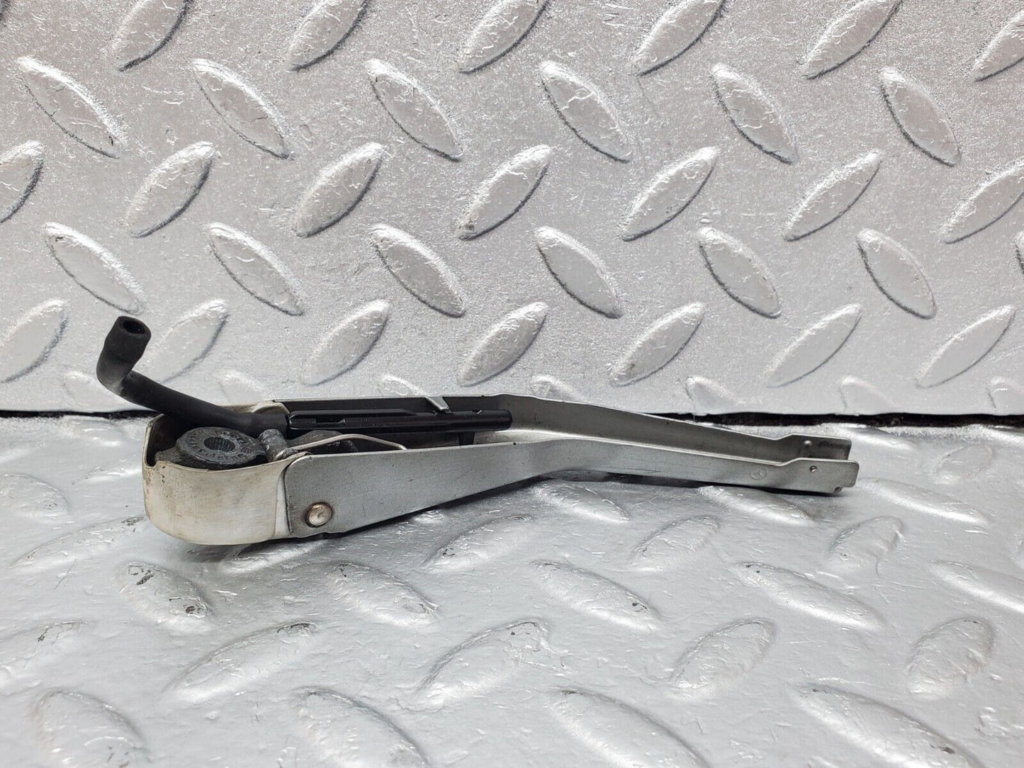 45818 Mercedes-Benz W126 420SE Headlight Wiper Arm Bosch Left Side