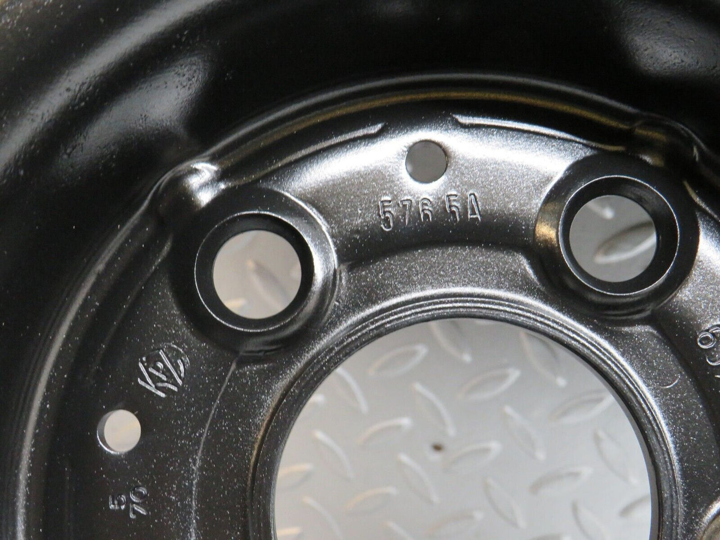 37728 Mercedes-Benz W109 300SEL Steel Wheel 6Jx14H2 ET30 1084000702