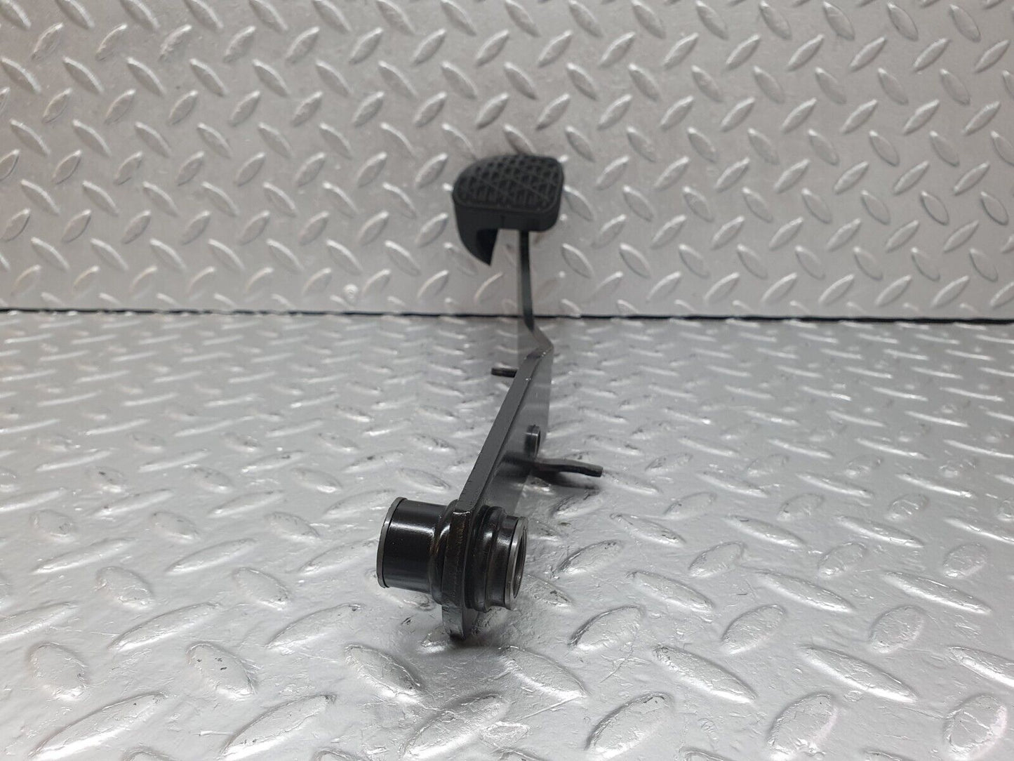 41457 Mercedes-Benz W124 200E Brake Pedal With Rubber 2012920082