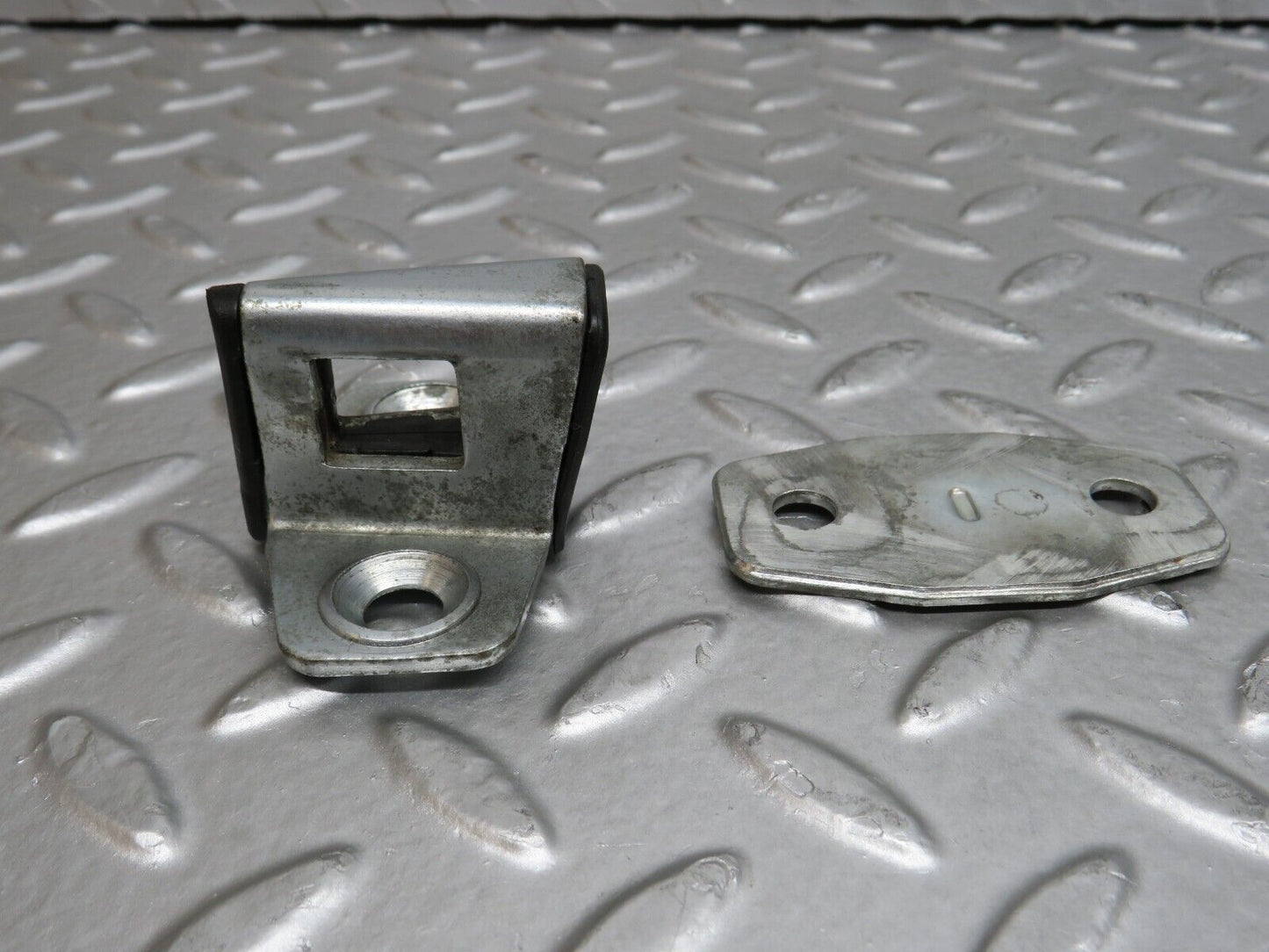 29573 Mercedes-Benz W124 230E Door Lock Latch