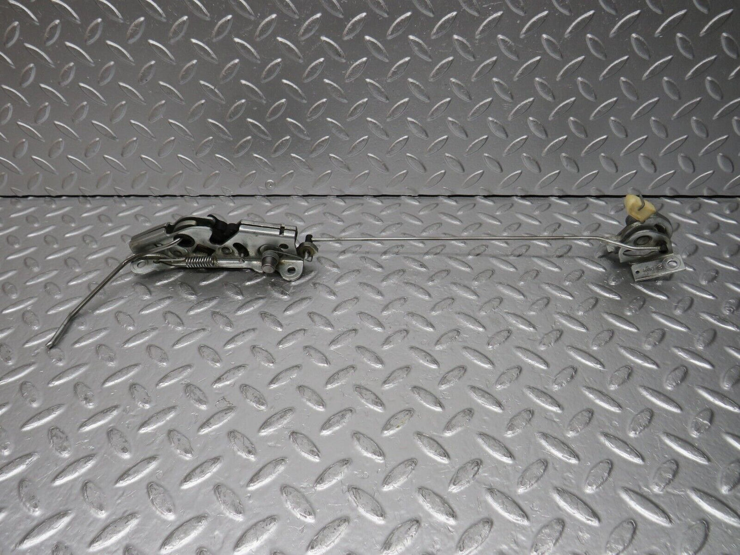31408 Mercedes-Benz S124 220TE Wagon Rear Right Seat Bench Locking Mechanism