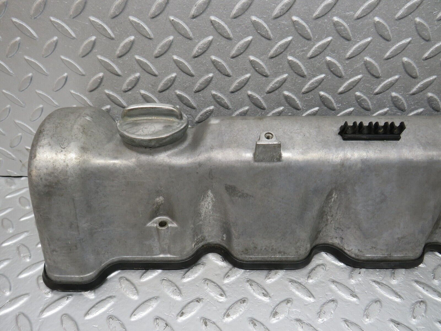 39895 Mercedes-Benz R107 350SL Coupe Cylinder Head Valve Cover Right 1160163305 1160160621