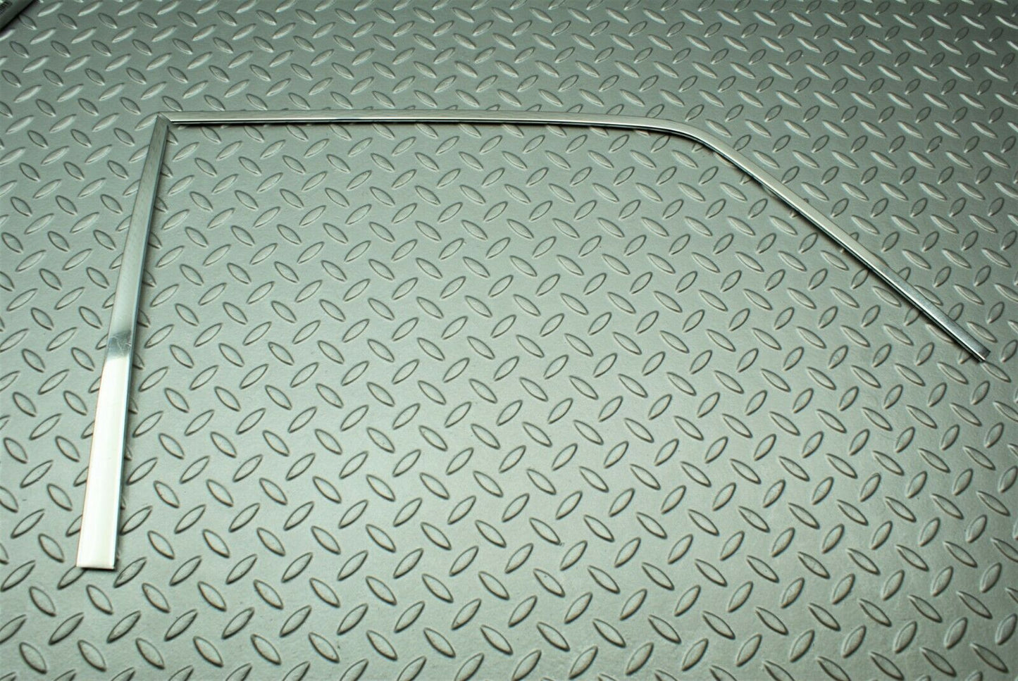 3740 Mercedes-Benz S123 200T Wagon Door Chrome Window Frame Front Right
