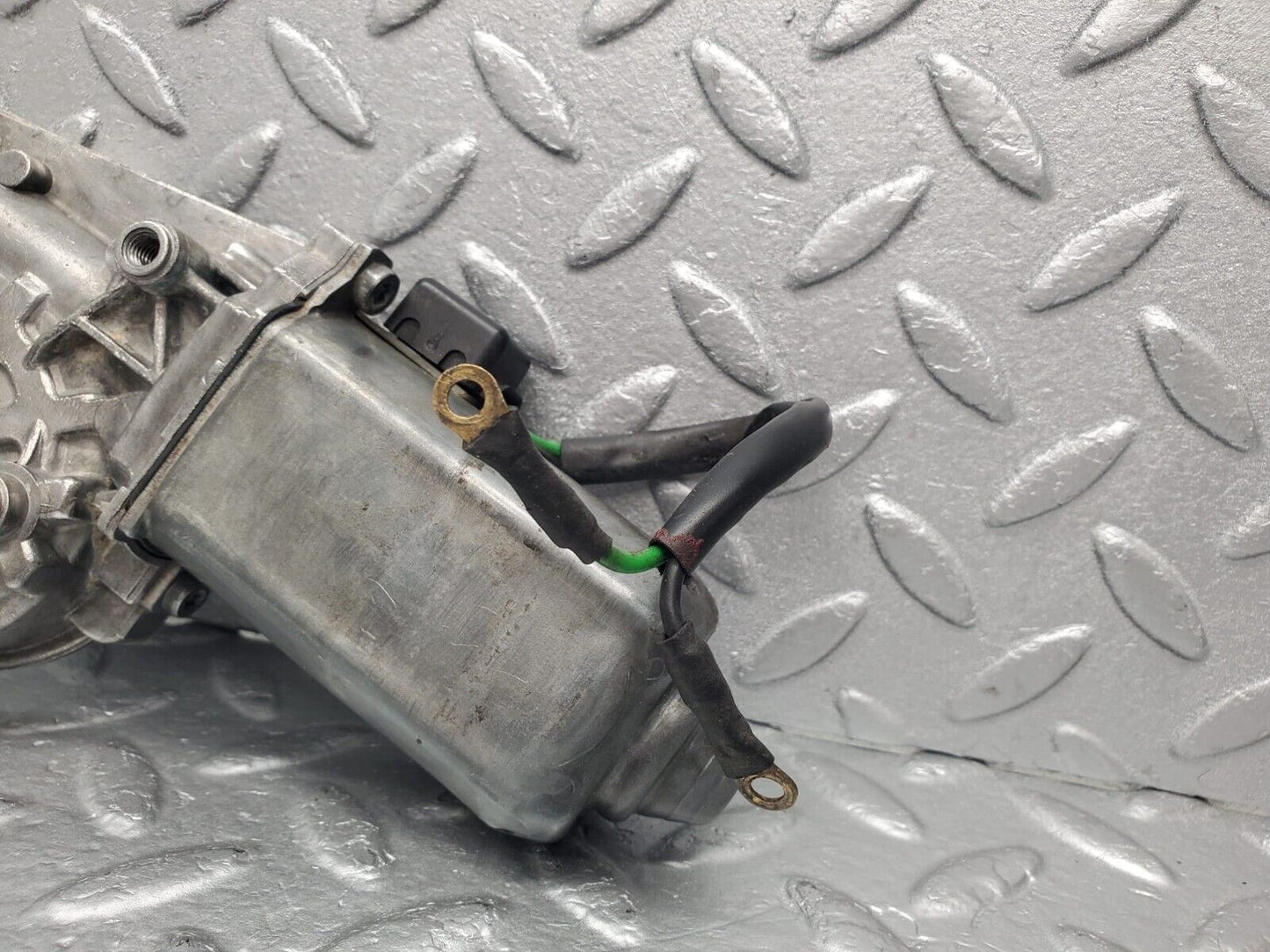 30309 Mercedes-Benz W124 230E Window Regulator Motor Right Bosch 0130821285