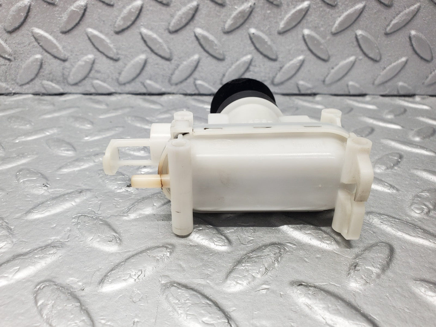 W201 Baby Benz front right door lock vacuum actuator used OEM