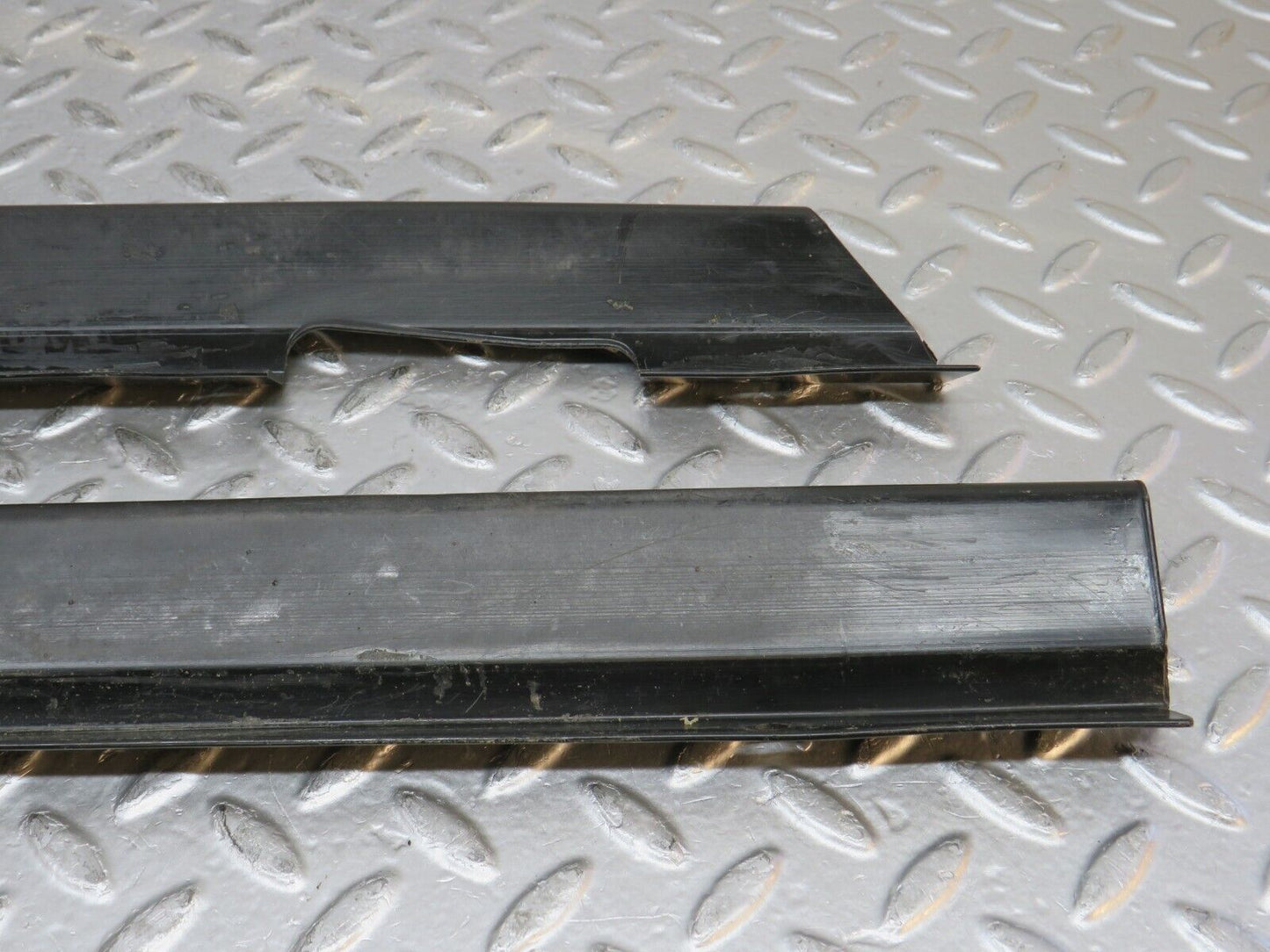0463 Mercedes-Benz W123 230E Cable Channel Duct Front Pair 1238210936