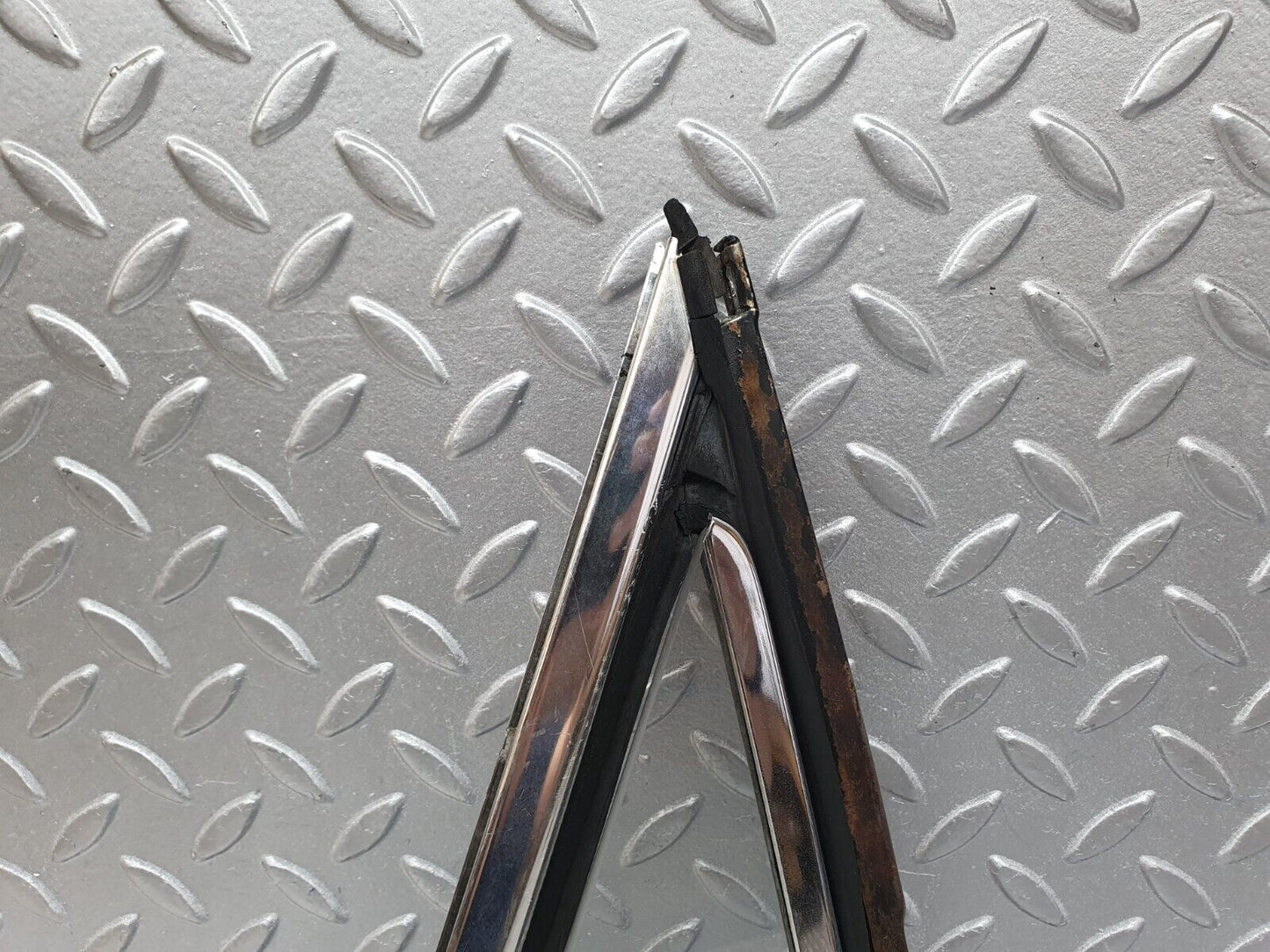 43225 Mercedes-Benz W108 280SE Front Right Quarter Window