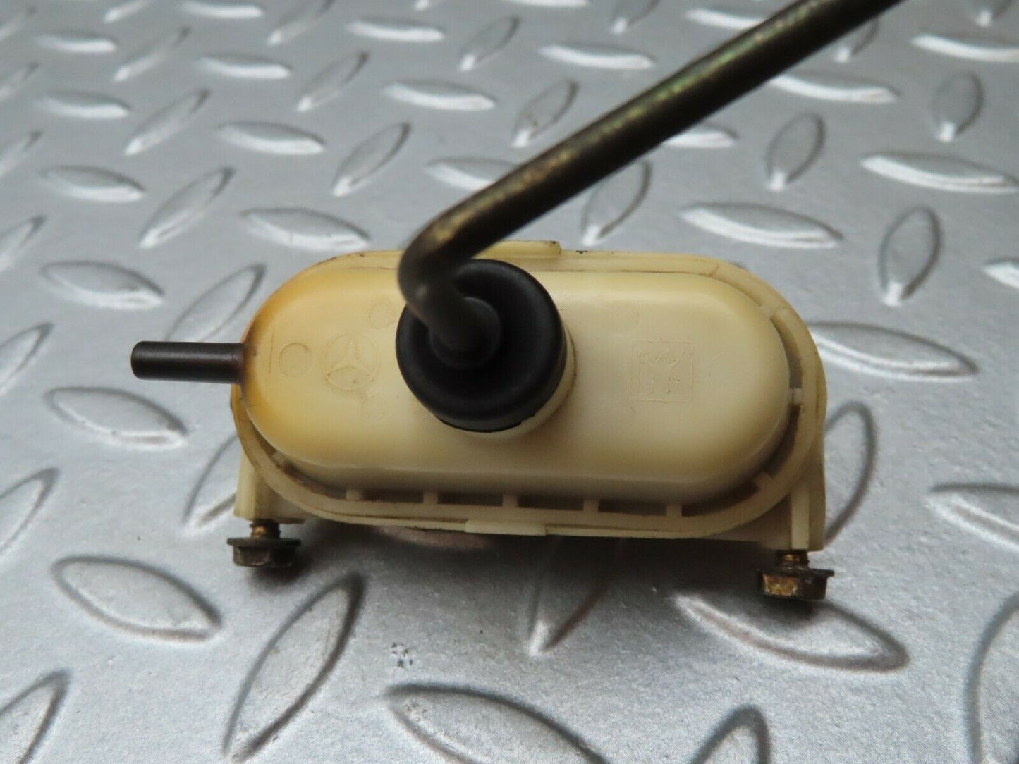 4199 Mercedes-Benz V123 240D LWB Fuel Filler Door Lock Actuator