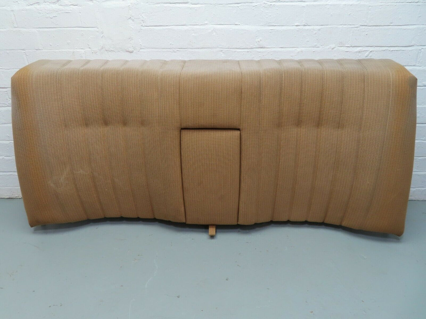 5901 Mercedes-Benz W123 200 Rear Seat