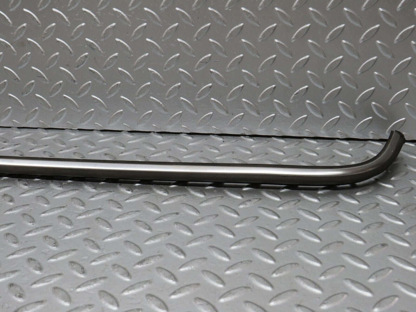 28230 Mercedes-Benz S123 240D Wagon Rear Left Fender Centre Moulding Trim