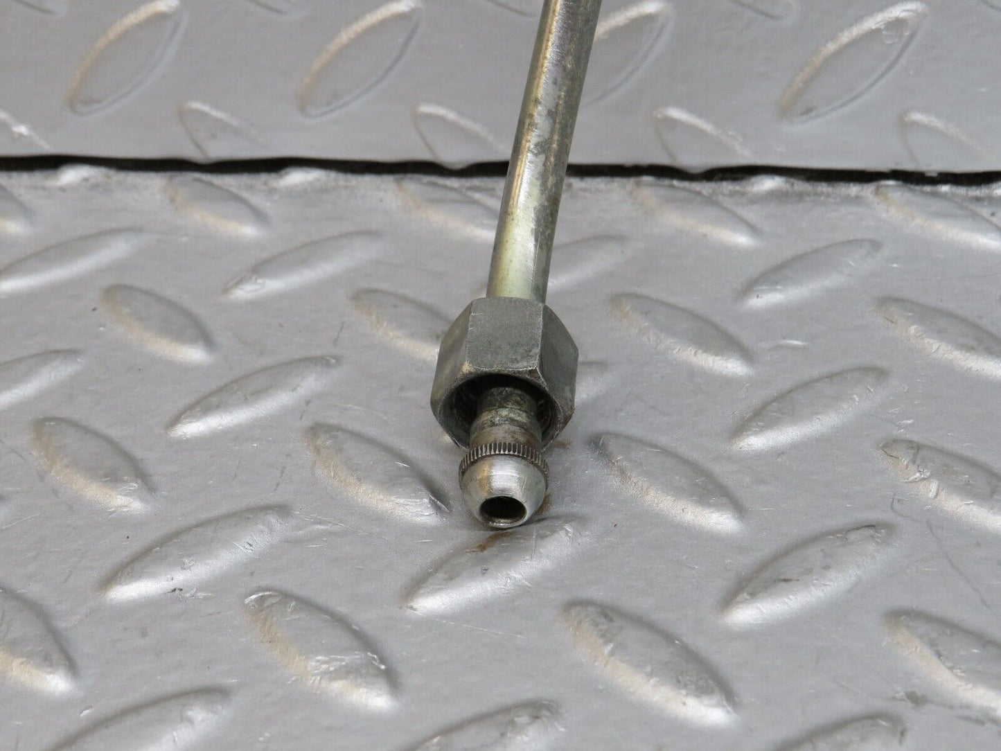 36309 Mercedes-Benz W126 420SE Oil Pipe Line