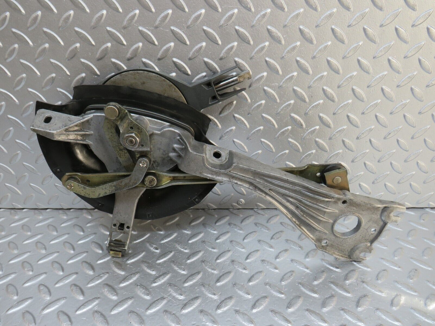 32515 Mercedes-Benz S124 300TE Wagon Windscreen Wiper Mechanism Linkage Bosch