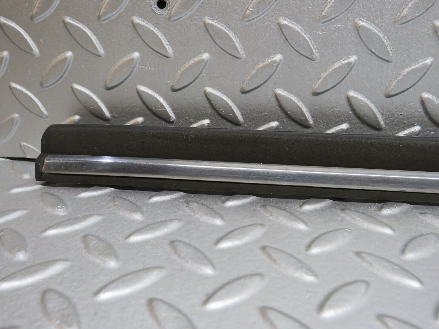 40128 Mercedes-Benz R107 350SL Coupe Left Door Centre Moulding Trim