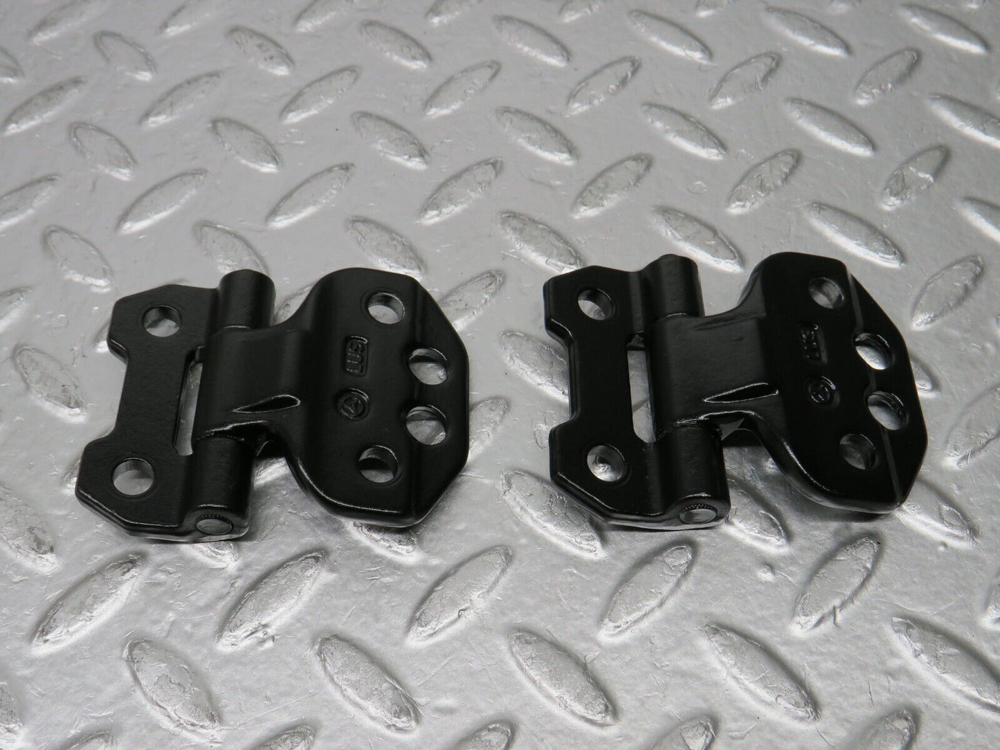 30392 Mercedes-Benz W124 230E Left Door Hinge Pair