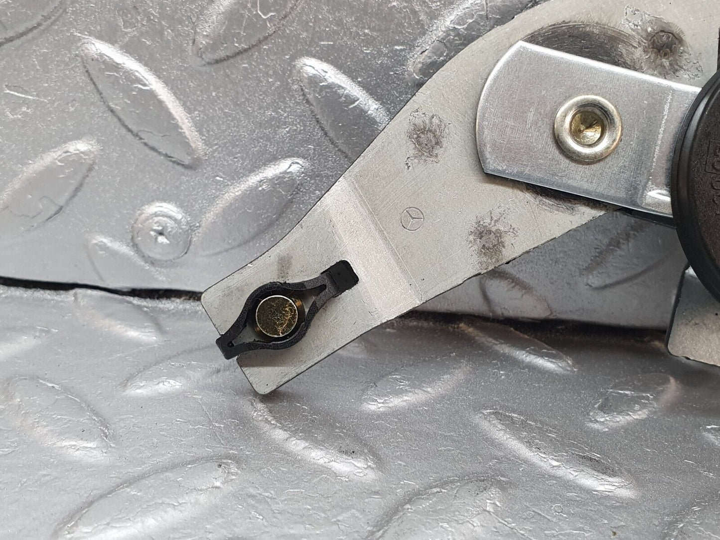 41741 Mercedes-Benz W202 C200 Handbrake Adjusting Handbrake Regulator 0004200779
