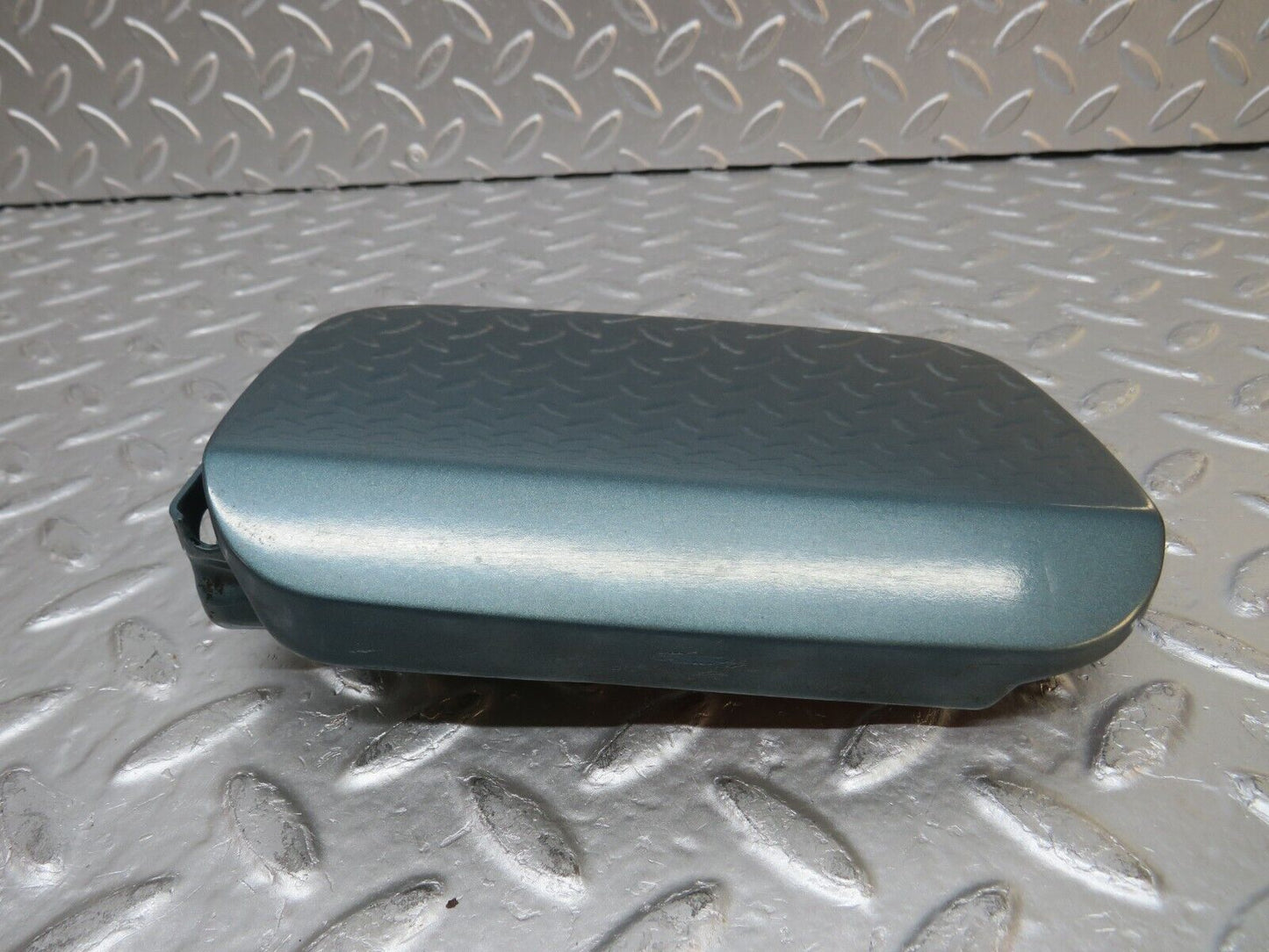 30640 Mercedes-Benz W201 190E 2.0L Fuel Tank Flap Cap 2015840139